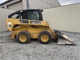 John Deere 325 Skid Loader