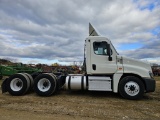 Freightliner X12564ST