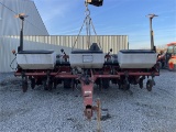 White 6100 Planter