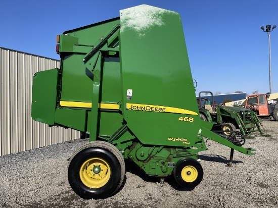 John Deere 468 Baler