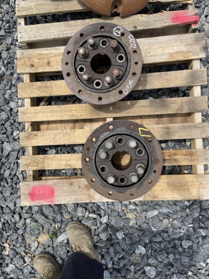 (2) Wheel Hubs off Case 7220
