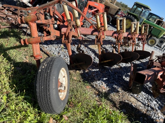 International 720 5 Bottom Plow