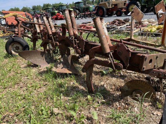 International 710 4 Bottom Plow