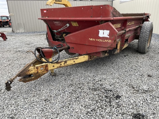 New Holland 520 Manure Spreader
