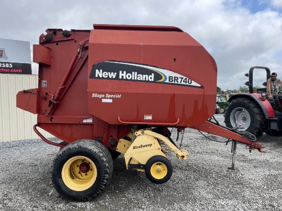 New Holland BR740 Round Baler