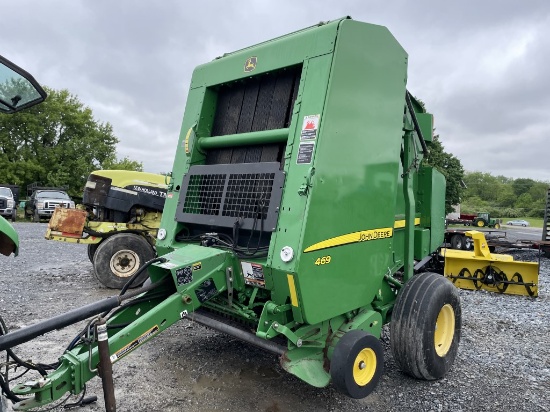 John Deere 469 Round Baler