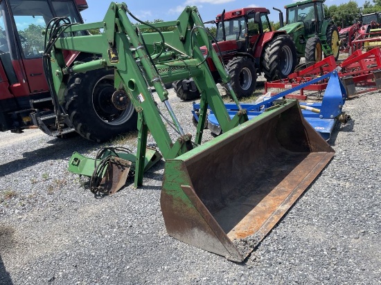 John Deere 640 Loader with brackets and valves