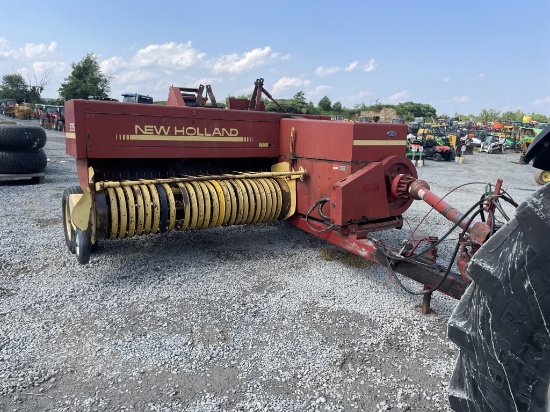 New Holland 575 Square Baler