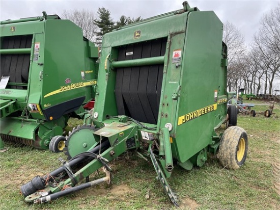 John Deere 456 Baler