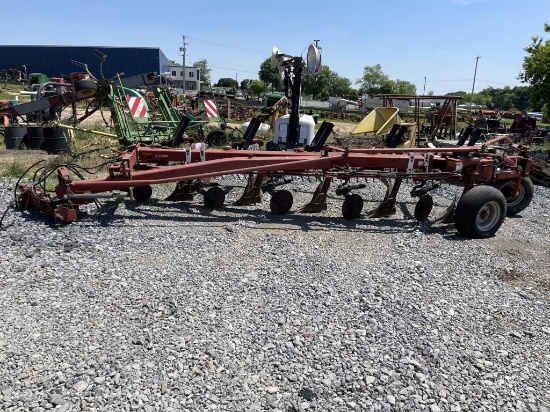 Case IH 7500 Vari-width Plow