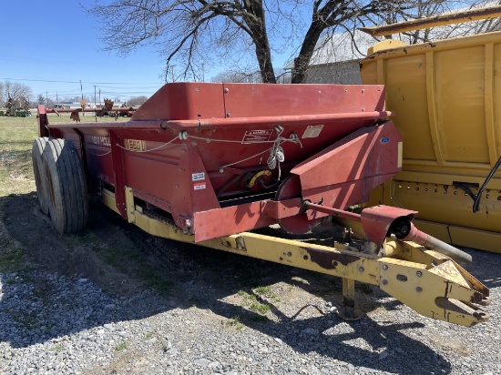 New Holland 680 Dry Manure Spreader