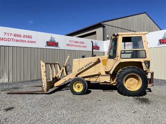 John Deere 210C Loader