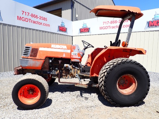 Kubota M4900 Tractor