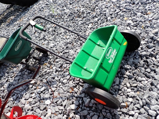 Push Hand Seeder - Scott's Turf Builder