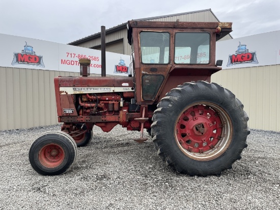 International 1256 Tractor