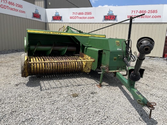 John Deere 327 Square Baler