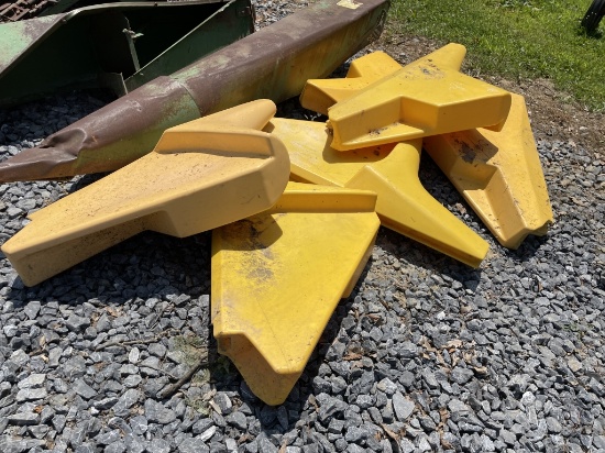 (6) Yellow plastic divider / snouts