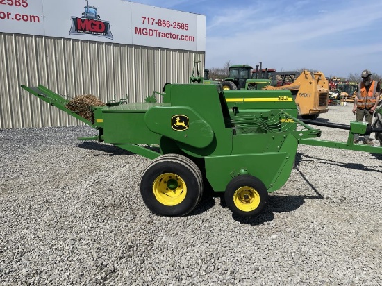 John Deere 338 Square Baler