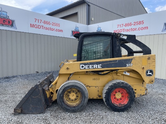 John Deere 317 Skid Loader