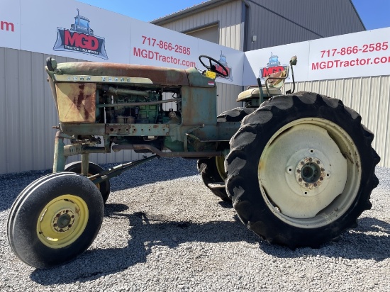 John Deere 2010 Tractor