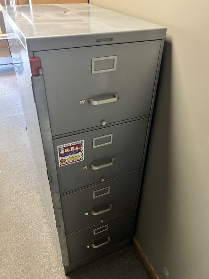 Nice! Lockable 4 drawer file cabinet