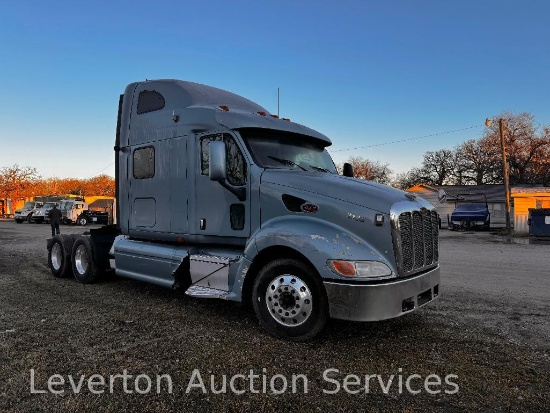 2007 Peterbilt 387 W/ Sleeper