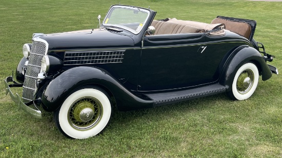 1935 Ford Deluxe Cabriolet