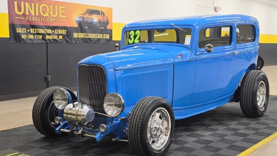 1932 Ford 2 Door Sedan Street Rod - Blueprint 350 V8, COLD A/C