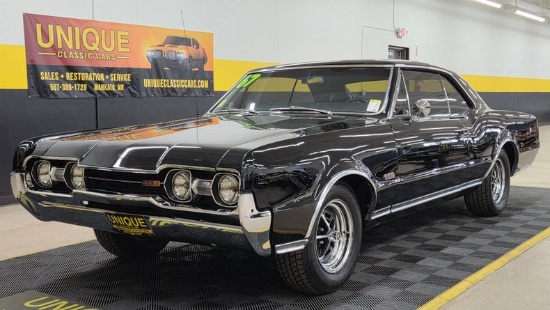 1967 Oldsmobile Cutlass Supreme (442 Tribute}