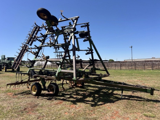 John Deere 610