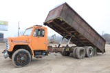 1982 IH Bobtail Grain Truck