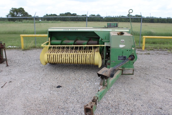 John Deere 346 Square Baler