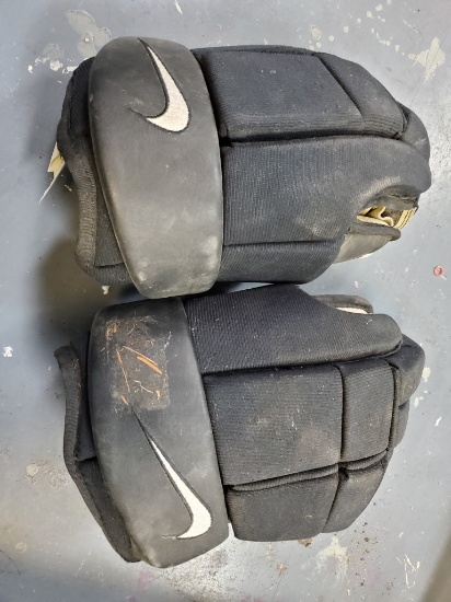 Nike Hockey Gloves- Used