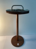 Mcm wood smoking stand