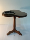 Wood baby shoe smoking stand