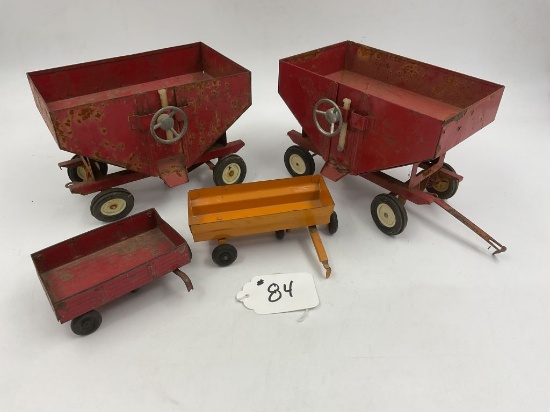 2-ERTL gravity grain wagons 1 1/16 & 2 small wagons