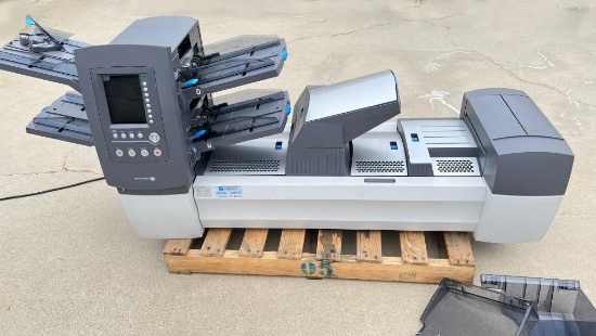 NEW - Unused Pitney Bowes only 6 runs on the counter
