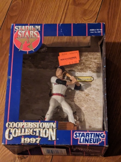 1997 STARTING LINEUP STADIUM STARS COOPERTOWN CARL YASTRZEMSKI FENWAY PARK