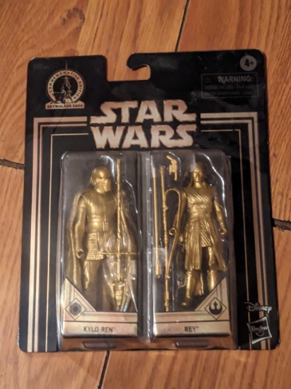 Un-opened Star Wars Commemorative Skywalker Saga (2019) Hasbro Gold Kylo Ren & Rey Figure