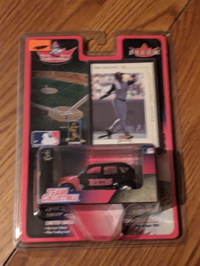 White Rose-FLEER 2001 Cincinnati Reds Die Cast PT CRUISER w/ Ken Griffey Jr Card