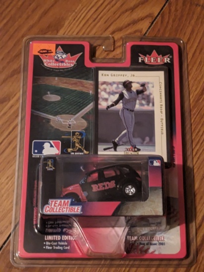 White Rose-FLEER 2001 Cincinnati Reds Die Cast PT CRUISER w/ Ken Griffey Jr Card