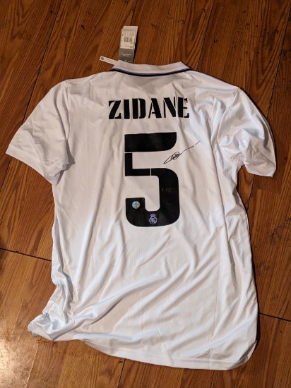 Zinedine Zidane Signed Jersey with coa