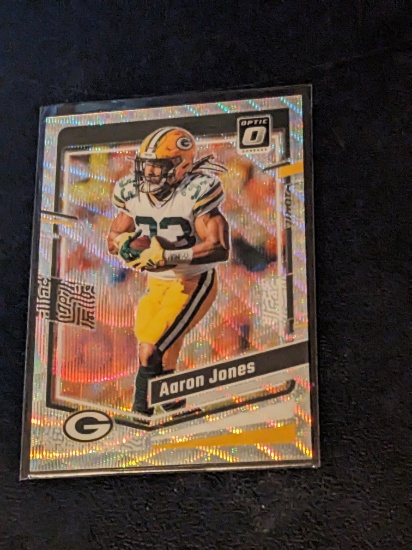 Aaaron Jones 079/300 2023 Donruss Optic Wave insert