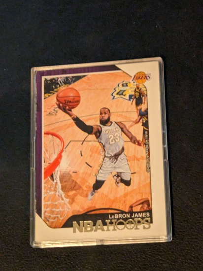 2018-19 Panini NBA Hoops LEBRON JAMES Base #82 Lakers