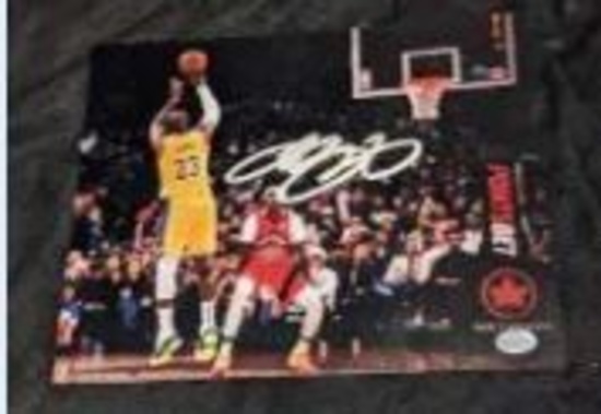 Lebron James  autographed 8x10 photo with coa