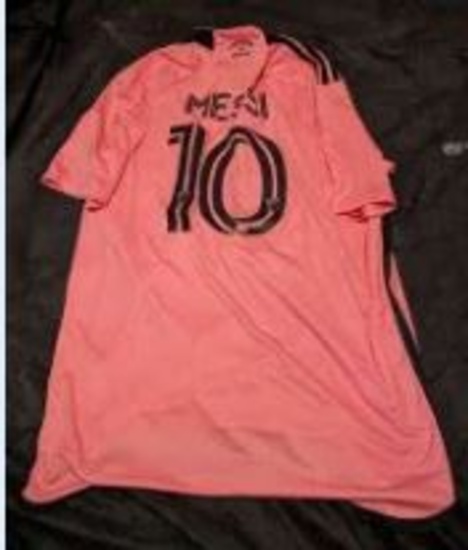 Lionel Messi Autographed Soccer/ Futbol Jersey with coa