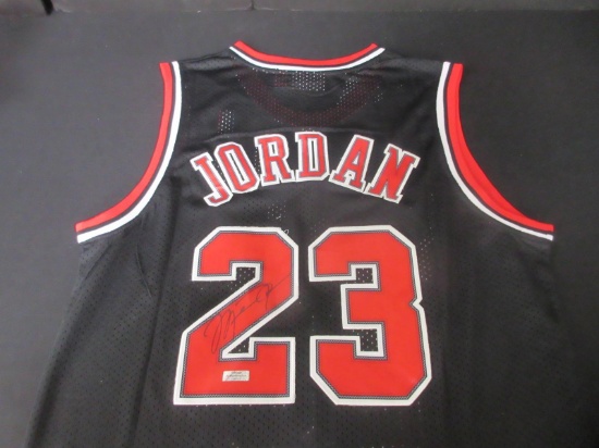 MICHAEL JORDAN SIGNED CHICAGO BULLS JERSEY COA