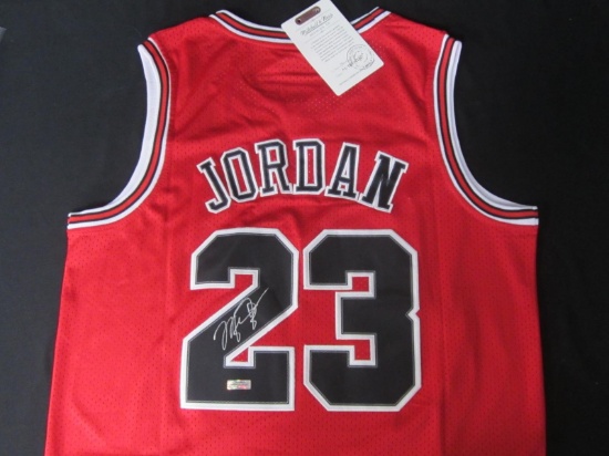 MICHAEL JORDAN SIGNED BULLS JERSEY WITH COA
