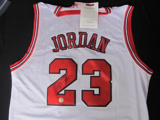 MICHAEL JORDAN SIGNED BULLS JERSEY WITH COA