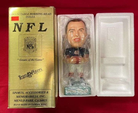 965 LOT SPORTS CARD AND MEMORABILIA AUCTION